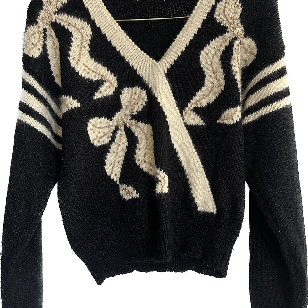 Vintage Knitworks Black and Cream V-Neck Sweater - Picture 6 of 16